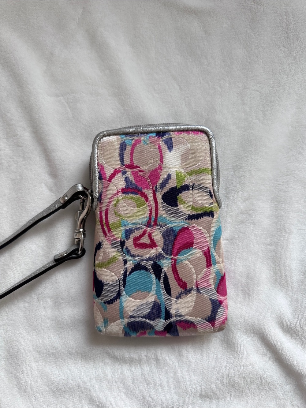 Coach Poppy Signature Scribble Colorful Ikat Wristlet - Picture 3 of 8